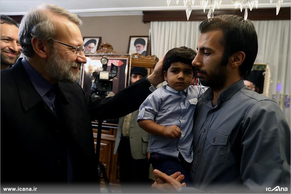 دیدار دکتر لاریجانی با خانواده شهیدمدافع حرم علی آقاعبداللهی/ به روایت تصویر
