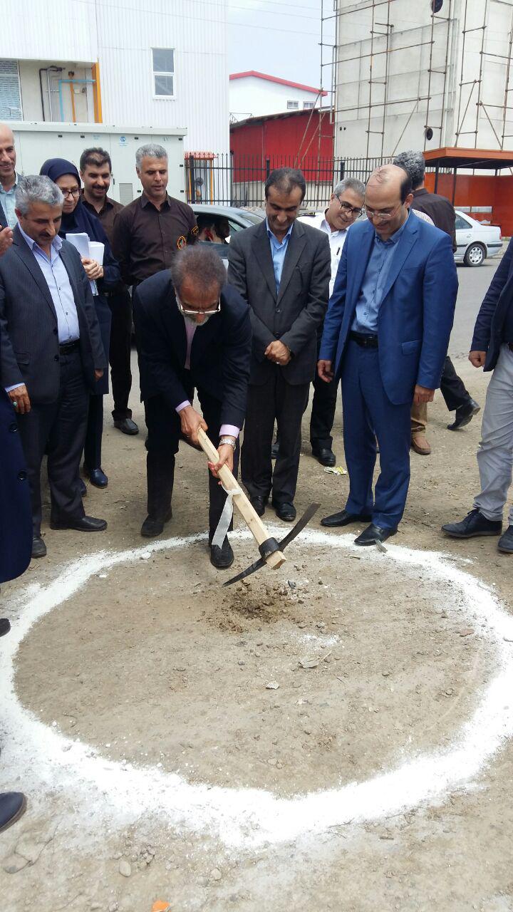 کلنگ احداث راه دسترسی اختصاصی شهرک صنعتی توستان لاهیجان توسط معاون وزیر صنایع به زمین زده شد