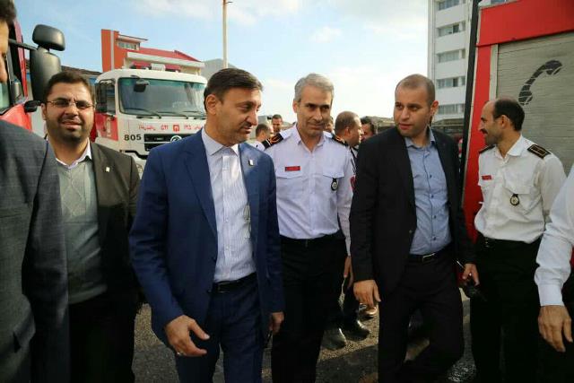 شهردار رشت از ماشین آلات سازمان آتش نشانی بازدید کرد