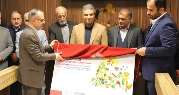 رونمایی از پوستر نخستین اجلاسیه مشترک مجمع مشورتی شوراهای اسلامی و شهرداران مراکز استان های کشور در صحن شورای رشت